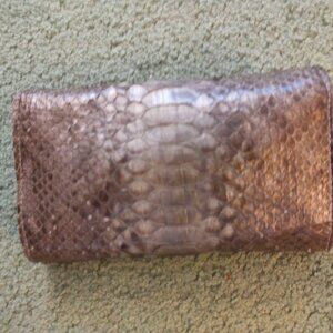 Grand Pelle Leather Crossbody Strap Wallet